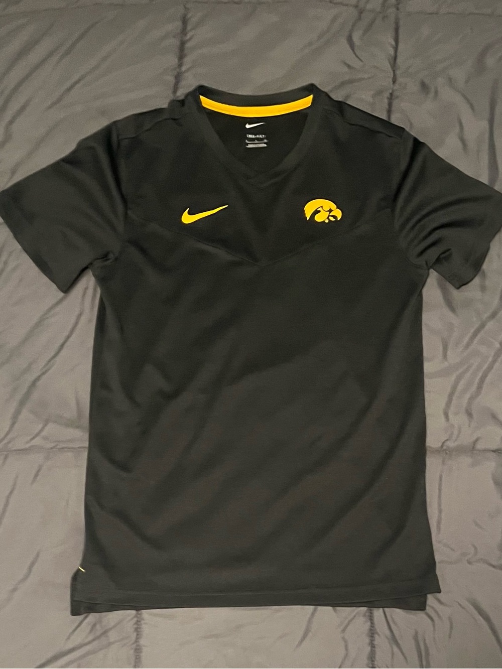 Nike Men’s Black Short Sleeve Athletic Tee with Gold Accents Adult Small